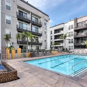 Gorgeous In Marina Apartment